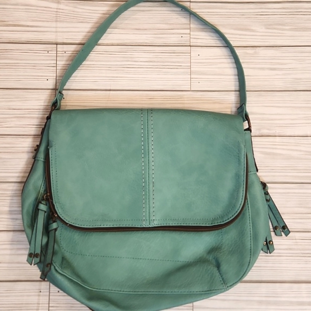 Womens like new Green crossbody/shoulder bag.